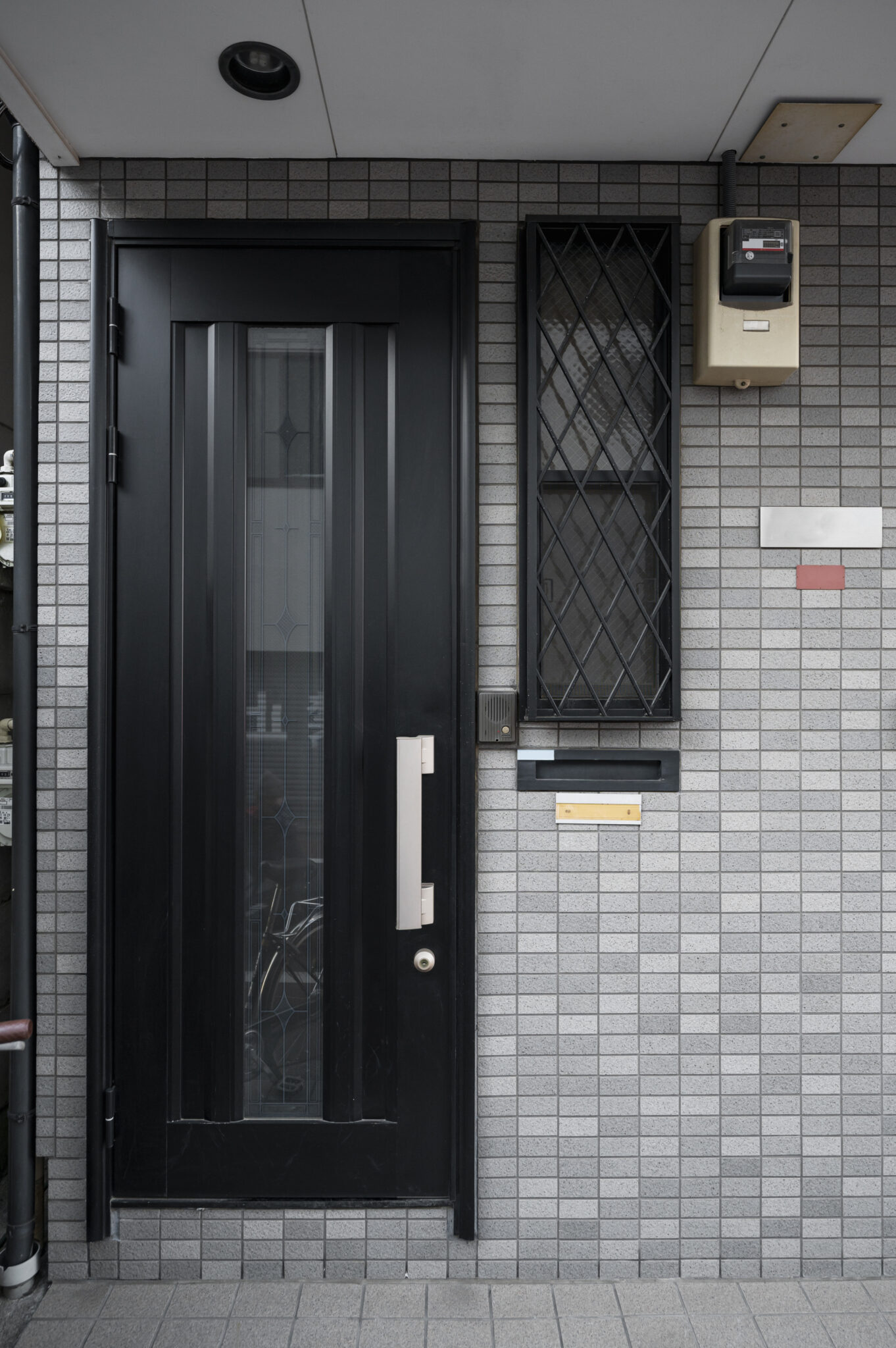 dark-house-entrance-japanese-culture